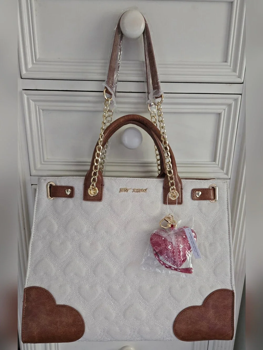 HTF Betsey Johnson Cream and Brown Quilted Tote with Heart Charm NWT - Picture 1 of 8